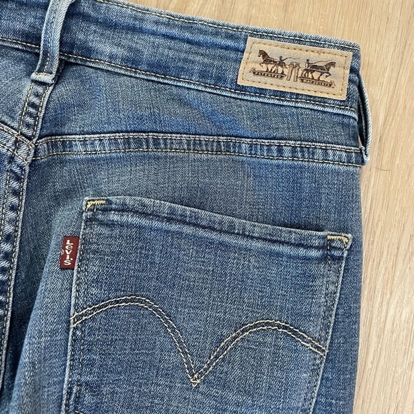 Mid-rise Skinny LEVI JEANS. Size 4 - Picture 6 of 8